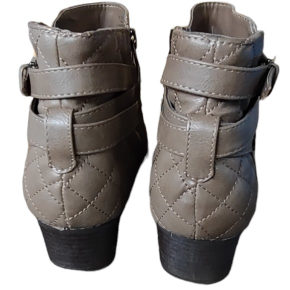 Liz Claiborne Posh Ankle Boots Taupe Size 9 - Picture 4 of 16